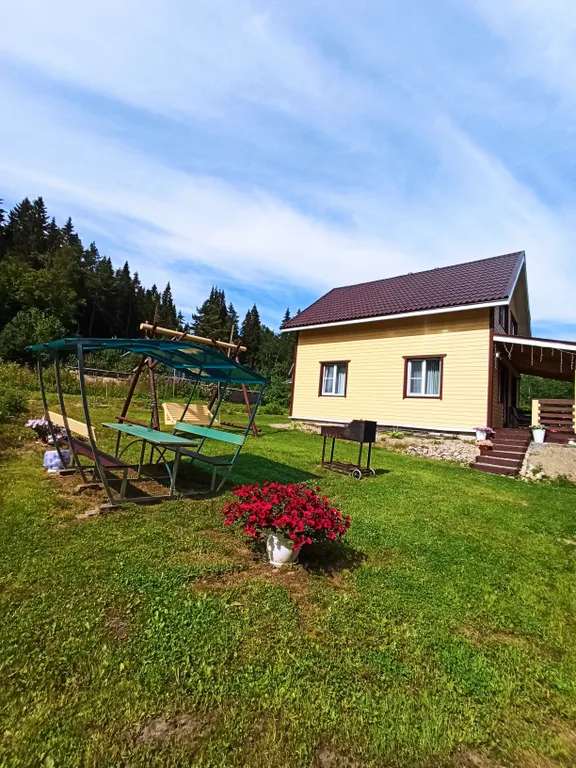 Уютный уголок у леса