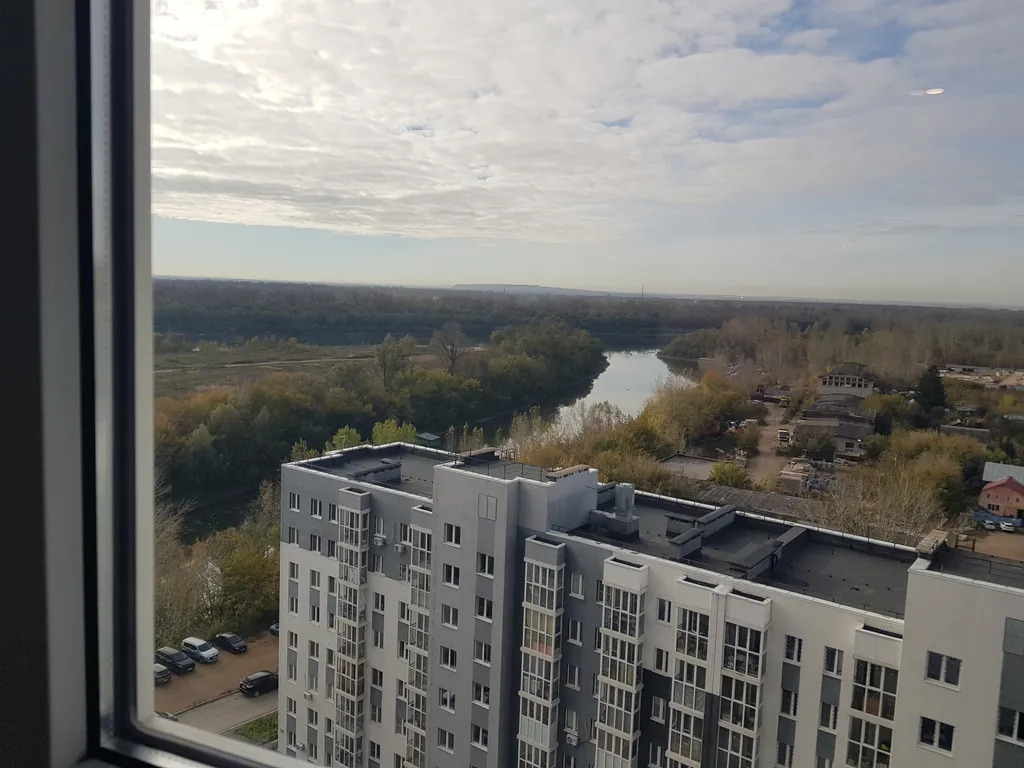 Студия с видом на реку Белая