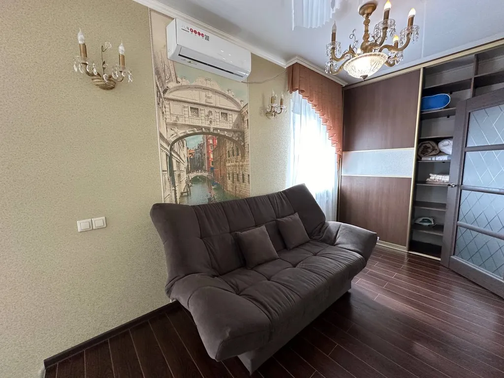 Уютный домик с бассейном в черте города