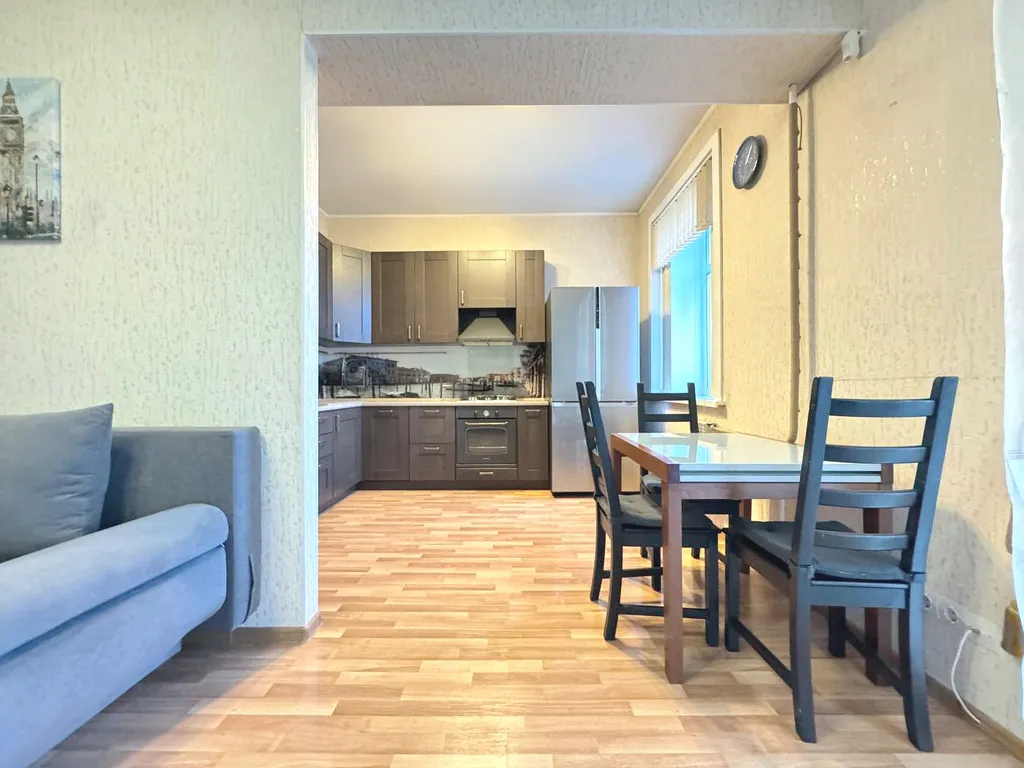 3-комнатная квартира в центре с балконом и кондиционером