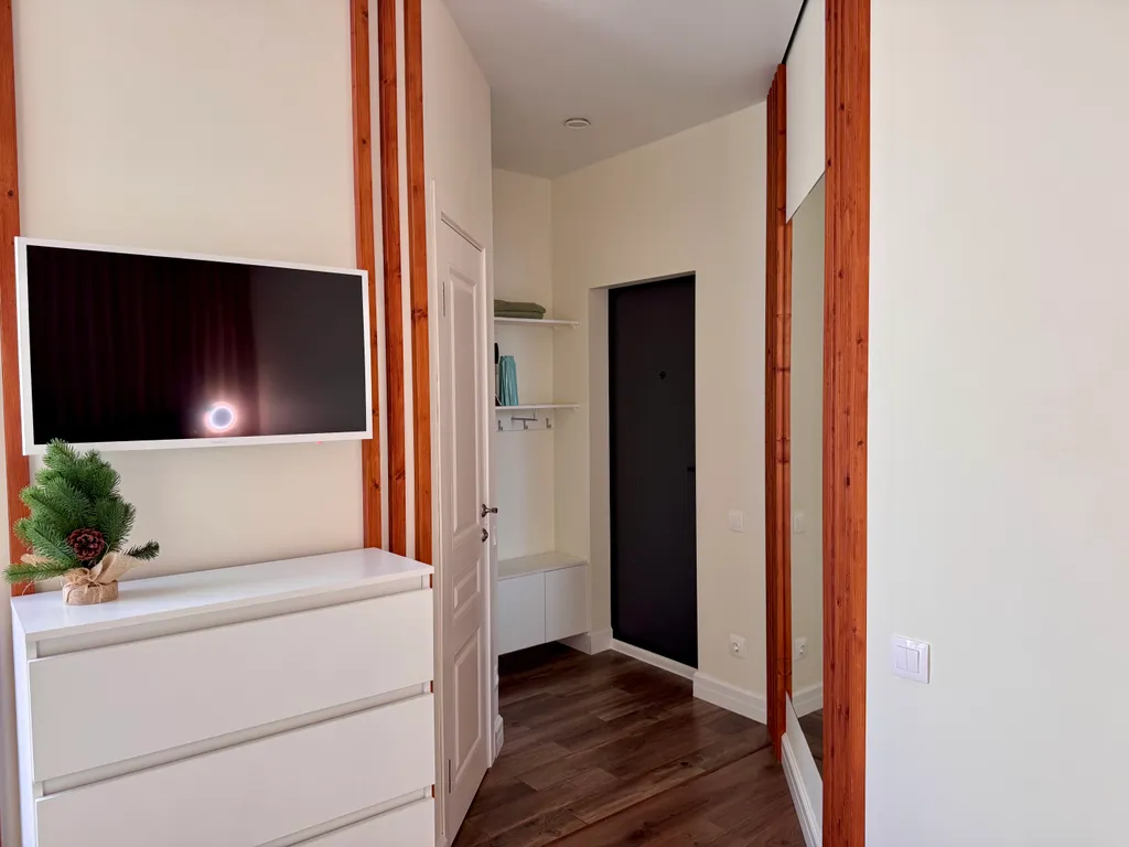 Дизайнерская квартира и бассейн на территории комплекса