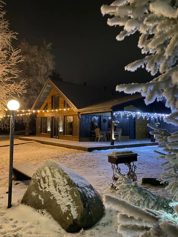 Дом на берегу реки