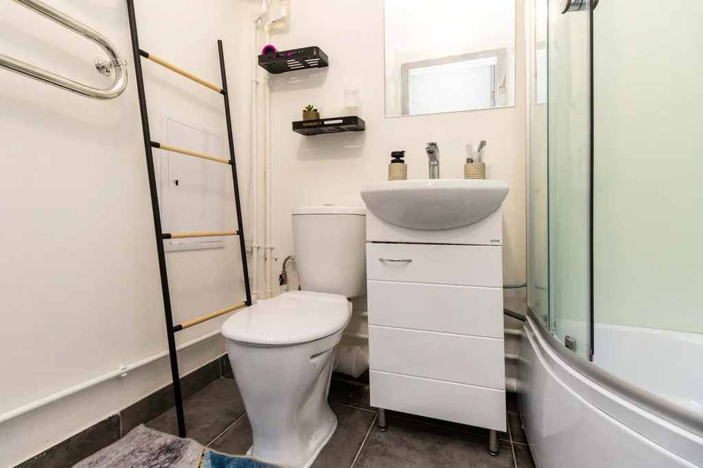 Квартира с жёлтым диваном