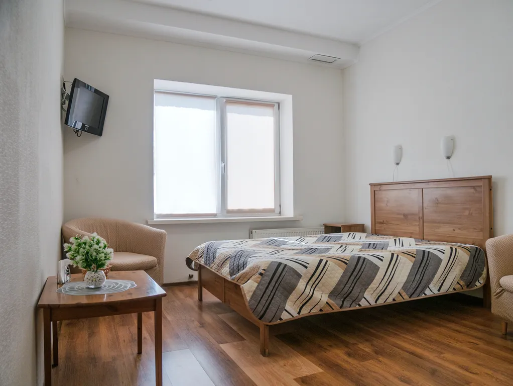 Квартира Комната с одной двуспальной кроватью в коттедже — аренда посуточно в Тула