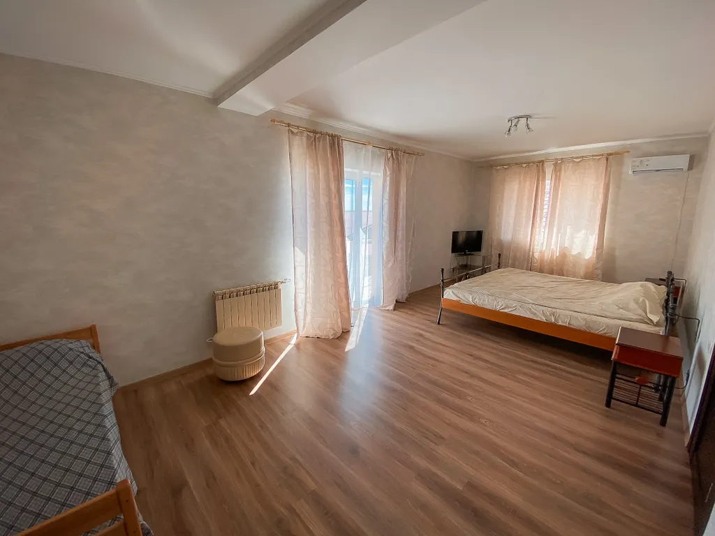 Частный дом с видом на море возле Ялты