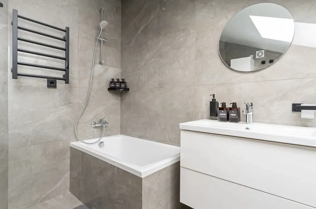 Современная квартира с панорамным видом на море