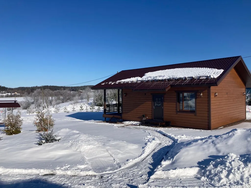 Новый современный коттедж рядом с озером