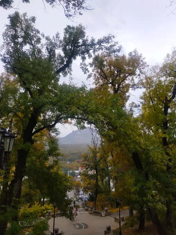 Уютная квартира с видом на горы в центре города