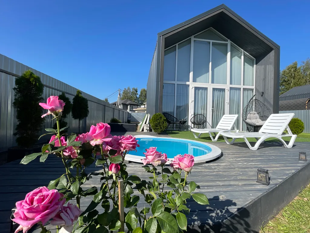 Дом в стиле БарнХаус с тёплым бассейном