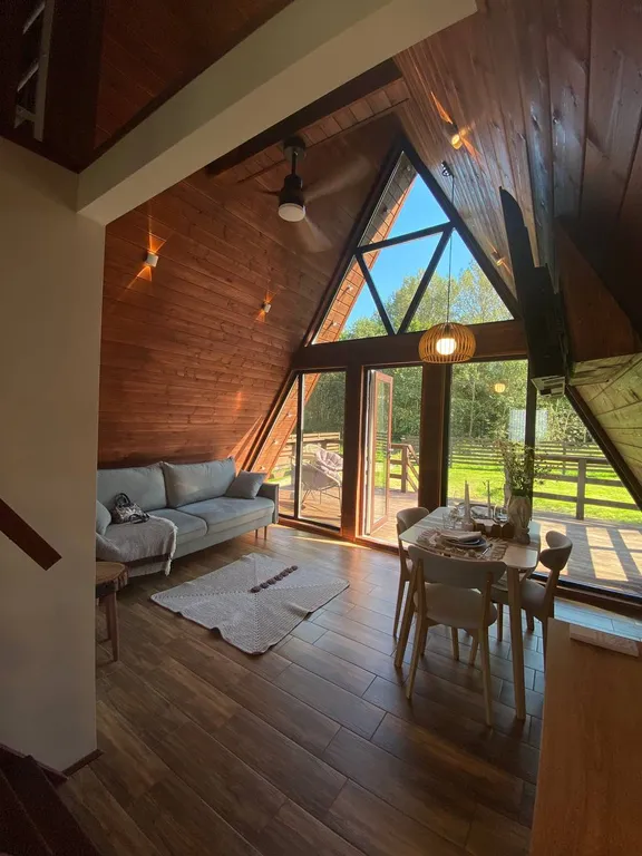 Дом с ковром