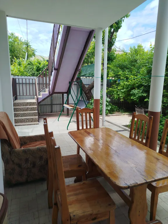 Уютный дом в спальном районе недалеко от моря