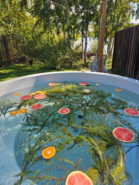 Дом на озере с бассейном