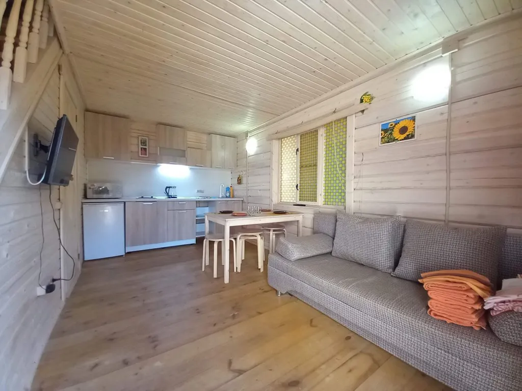 Коттедж Гостевой Дом Под Солнцем — аренда посуточно в Голубицкая