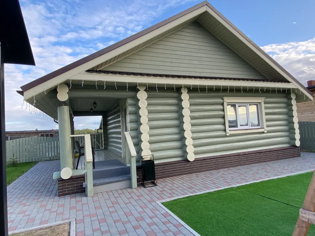 Уютный дом с большой верандой