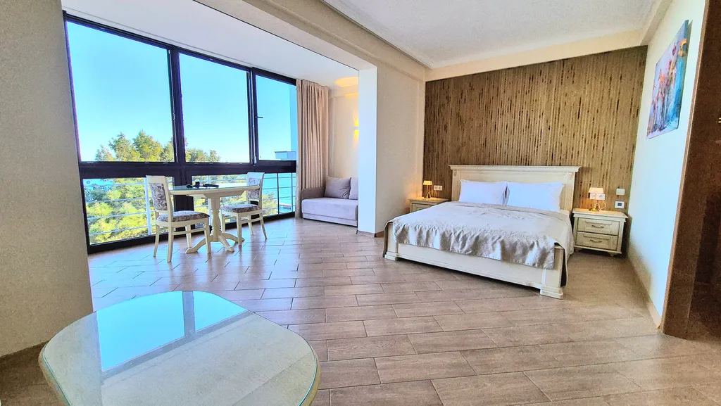 Супер-видовая квартира в Ливадии на берегу моря