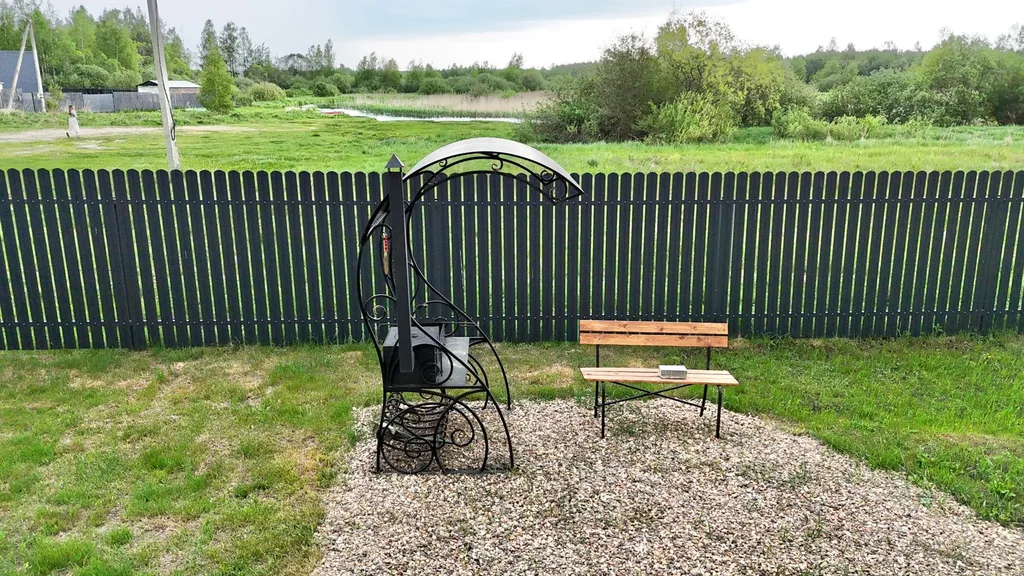 Новый дом на берегу реки