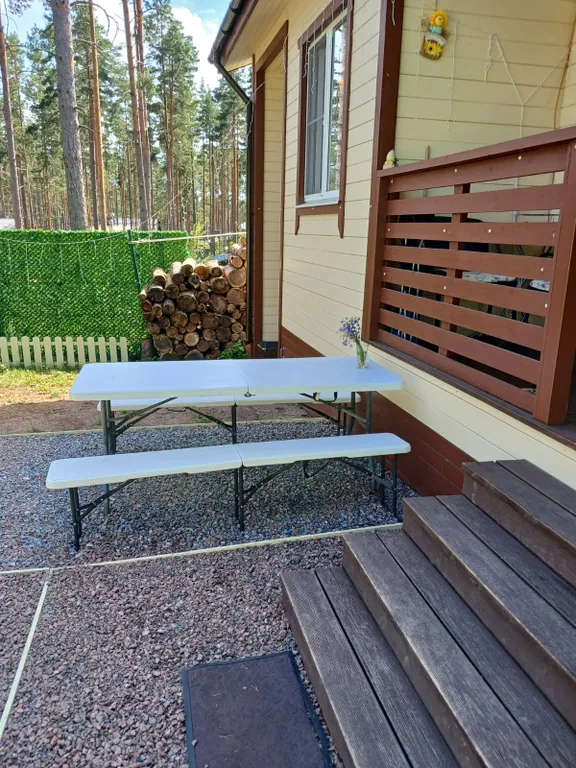 Уютный новый дом в сосновом лесу на берегу Финского залива