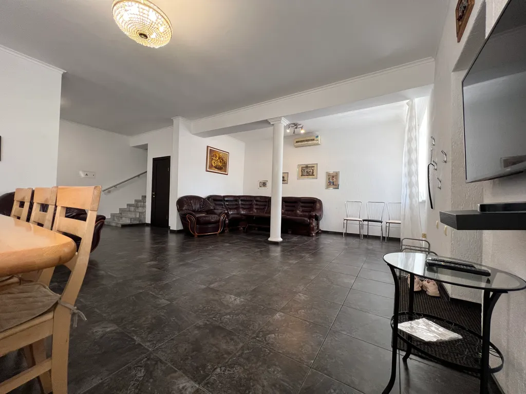 Дом с бассейном и баней