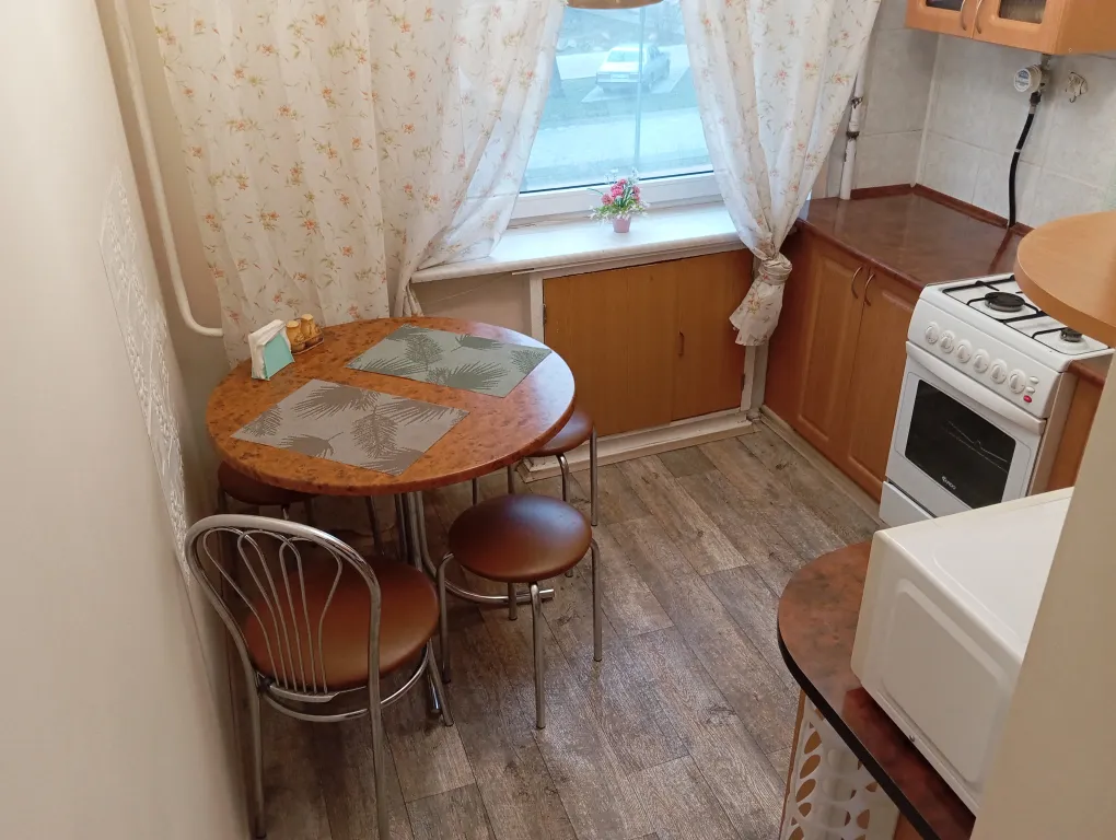 Скромная квартира с изолированными комнатами в центре