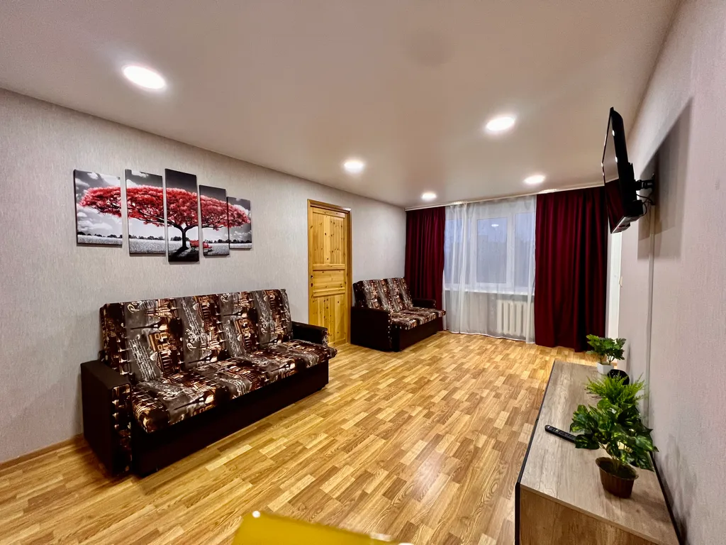 Двухкомнатная квартира в центре возле ряда сетевых магазинов