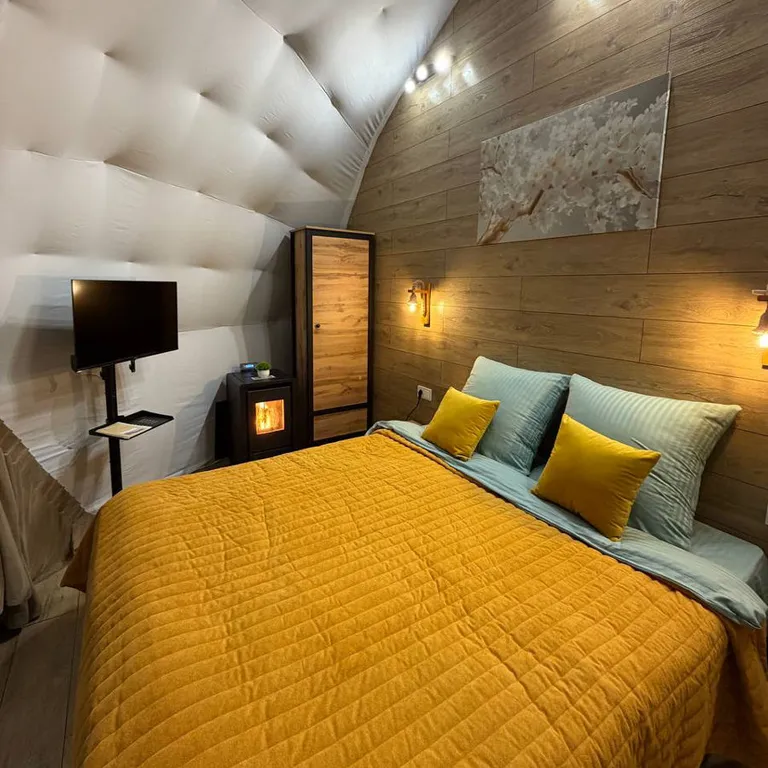 Дом-купольный в сосновом лесу для двоих