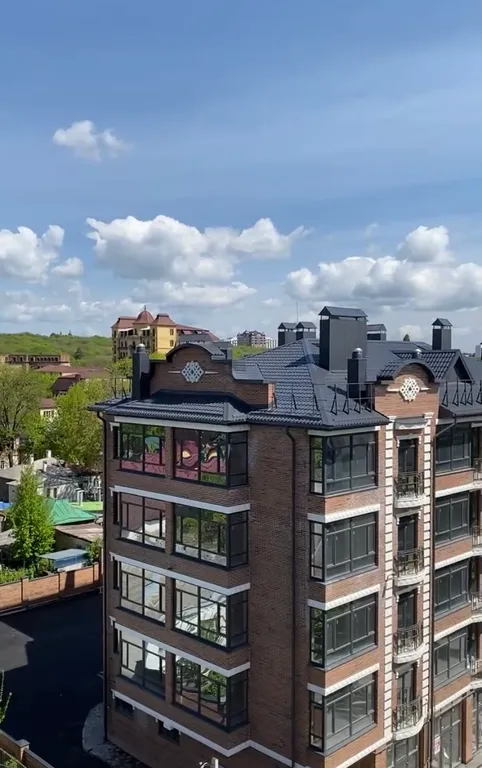 Просторная квартира с видом на горы в центре города