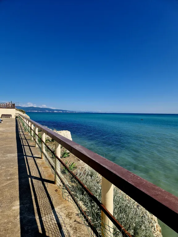 Евродвушка на первой линии с видом на море