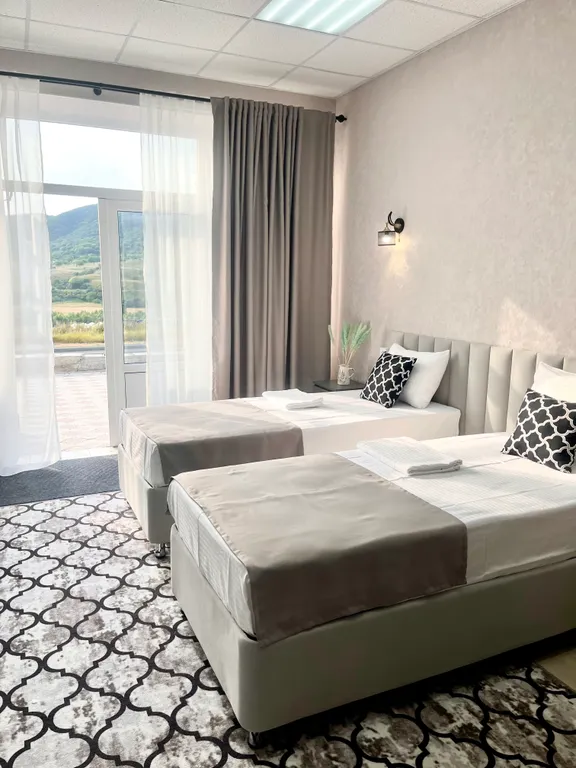 Комфортный семейный номер-студия с видом на горы