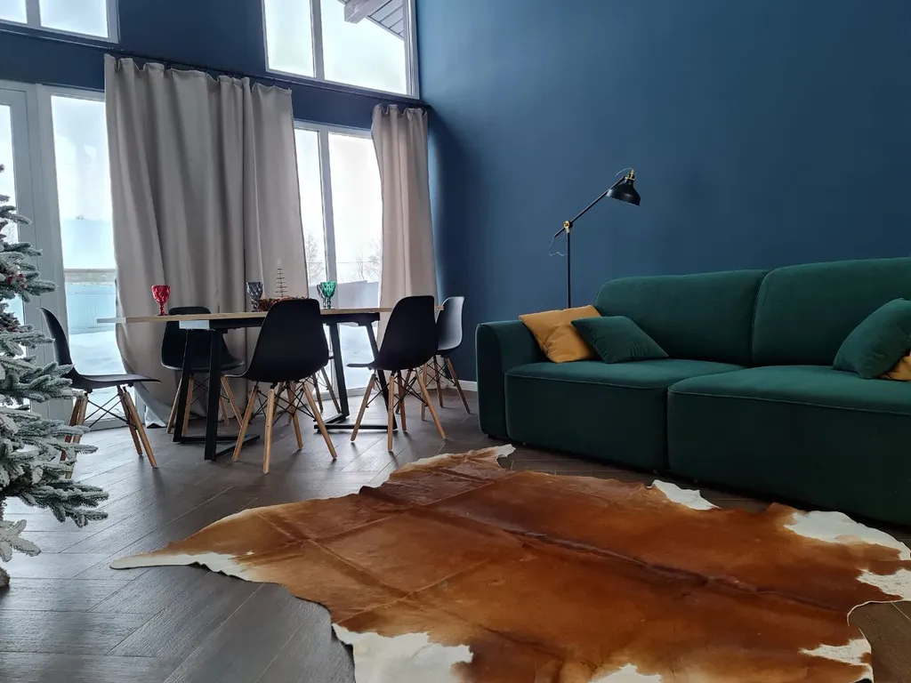 Уютный загородный дом с панорамным окнами