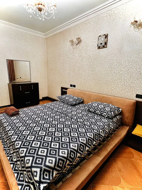 Spacious and comfortable apartment + jacuzzi near northern ave, center