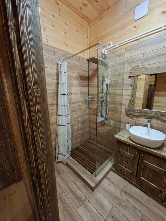 Уютный дом с видом на озеро