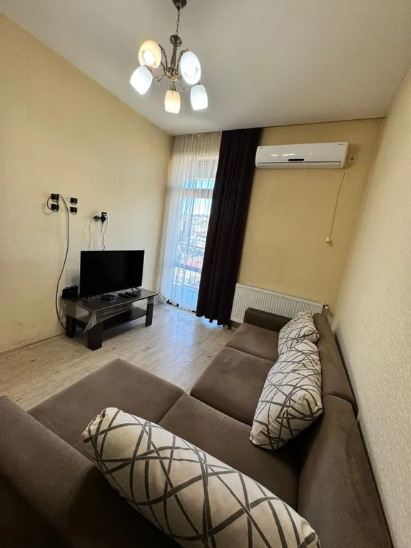 Трехкомнатная квартира у пл. Саакадзе