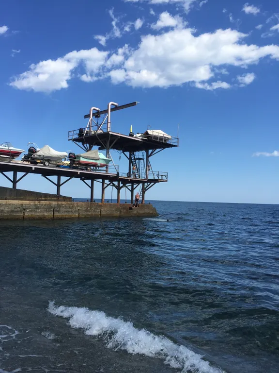 Номер на берегу моря