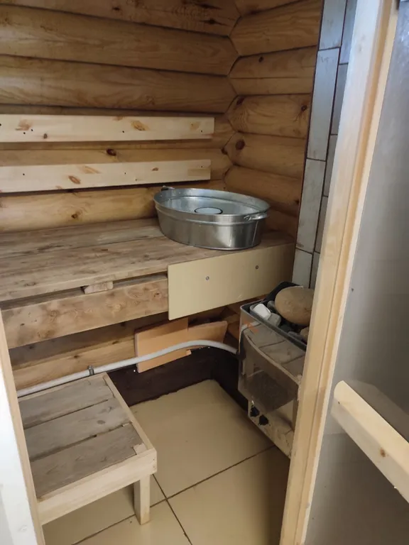 Дом с баней в лесу возле храма и озера