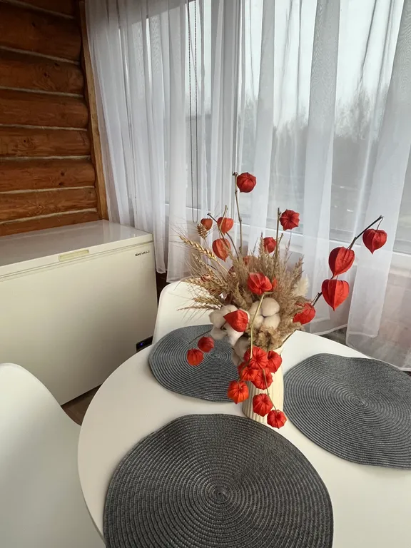 Дом на берегу озера с собственной конюшней