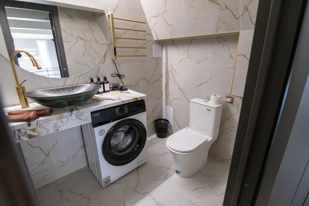 Двухуровневая студия с стильным современным ремонтом