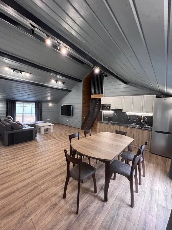 Уютный дом на краю леса