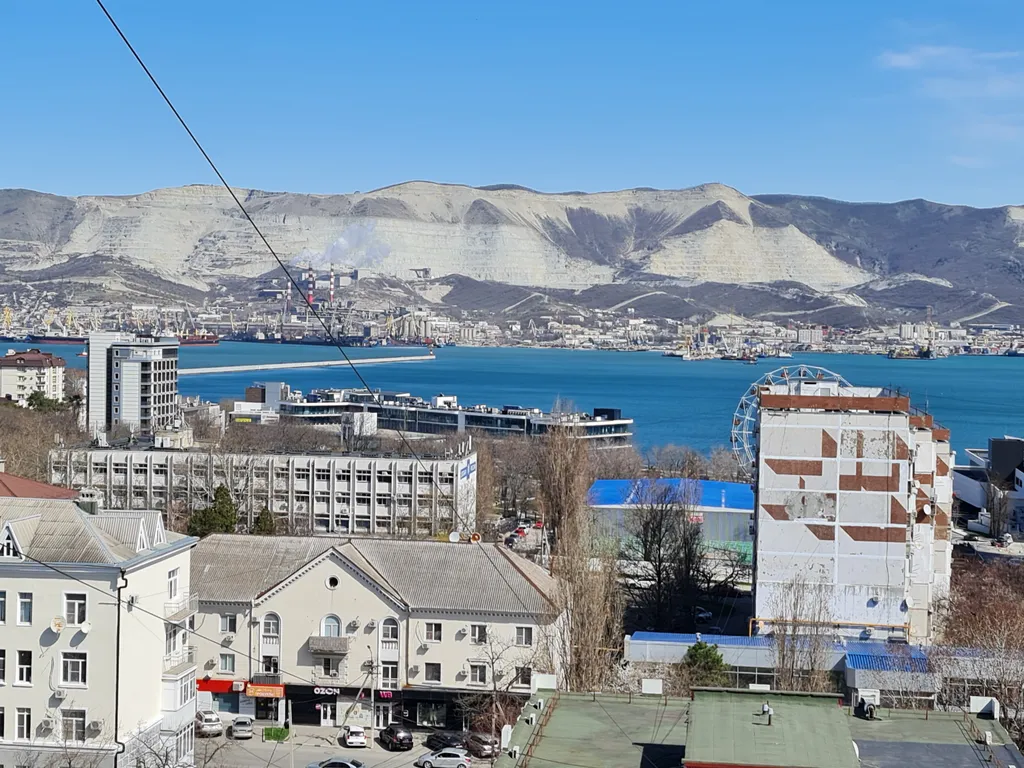 Солнечная квартира в центре с видом на море