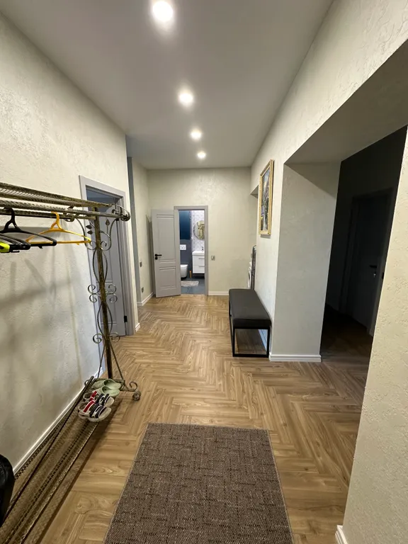 Уютная новая квартира с высокими потолками и потрясающими закатами