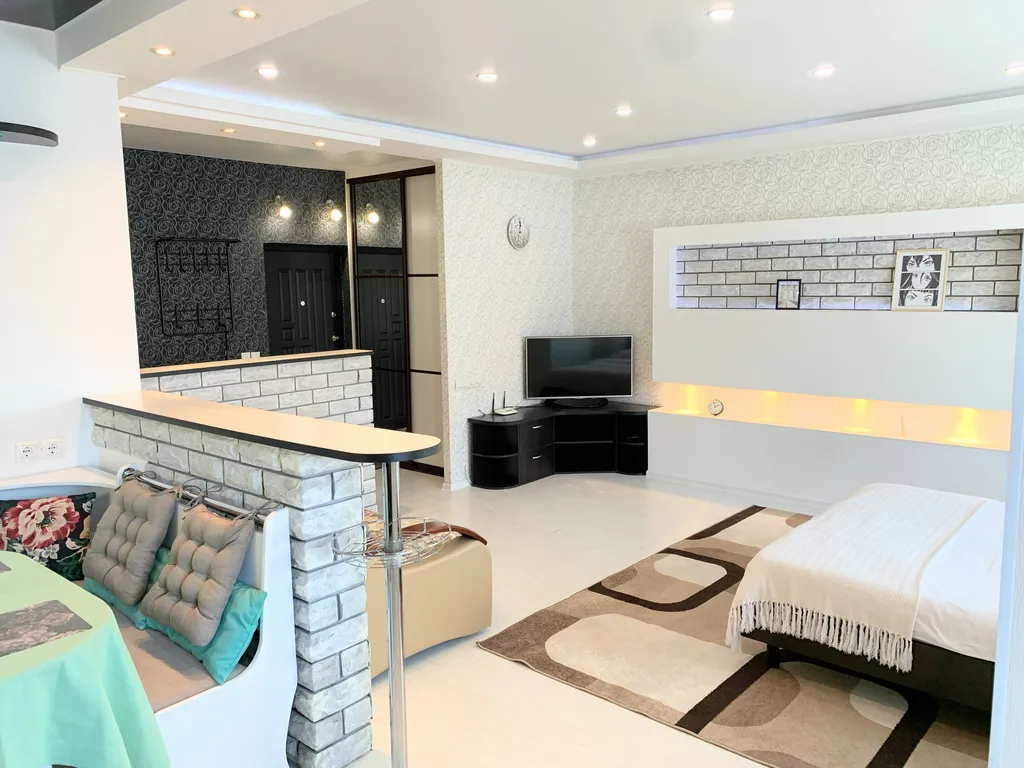 Просторная студия возле Перинатального центра