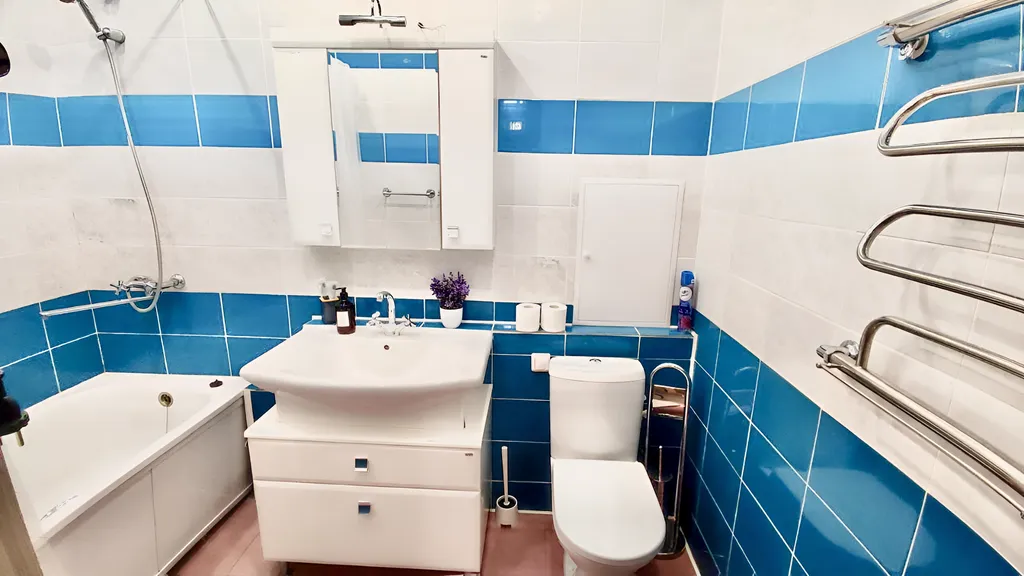 В тишине, и в людях