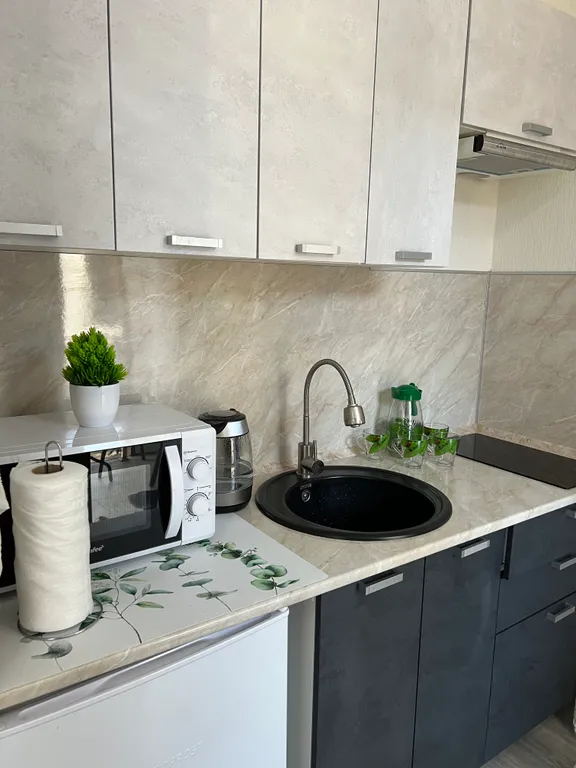 Квартира у моря с балконом и бассейном