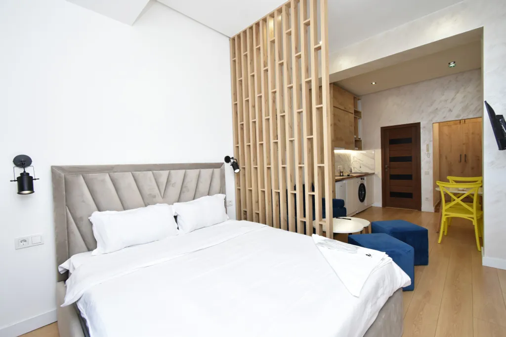 Royal blue бархатная студия в центре