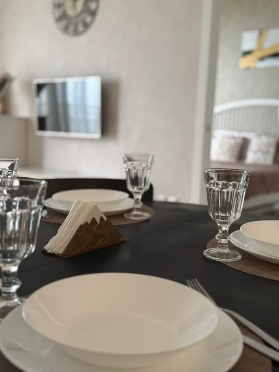 Корона с видом на море