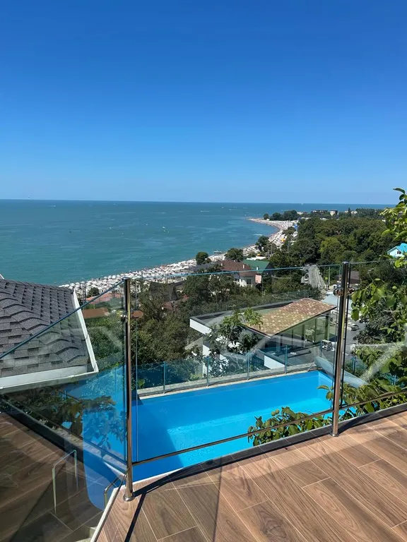 Дом с  бассейном, финской сауной, джакузи и шикарным видом на море