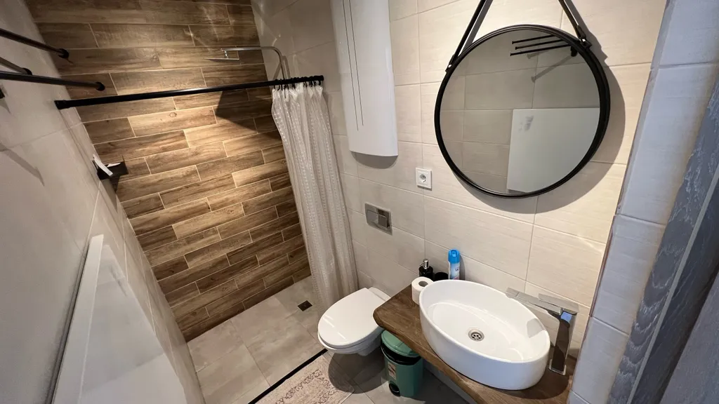 Уютный коттедж на большую компанию в лесу