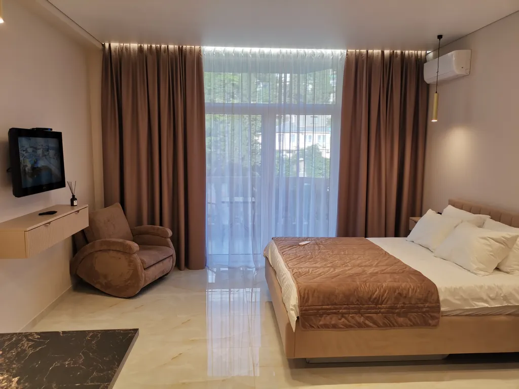 Студия, квартира с балконом в центре — аренда посуточно в Ялта