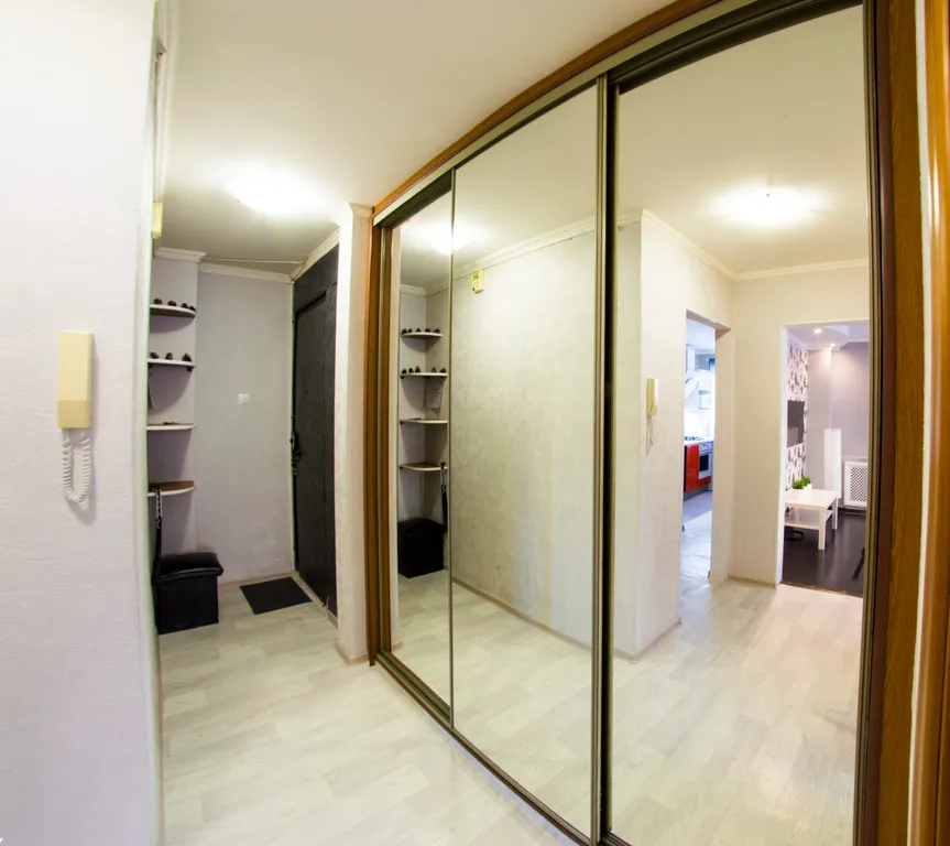 Квартира Уютная квартира с подсветкой рядом с парком — Омск