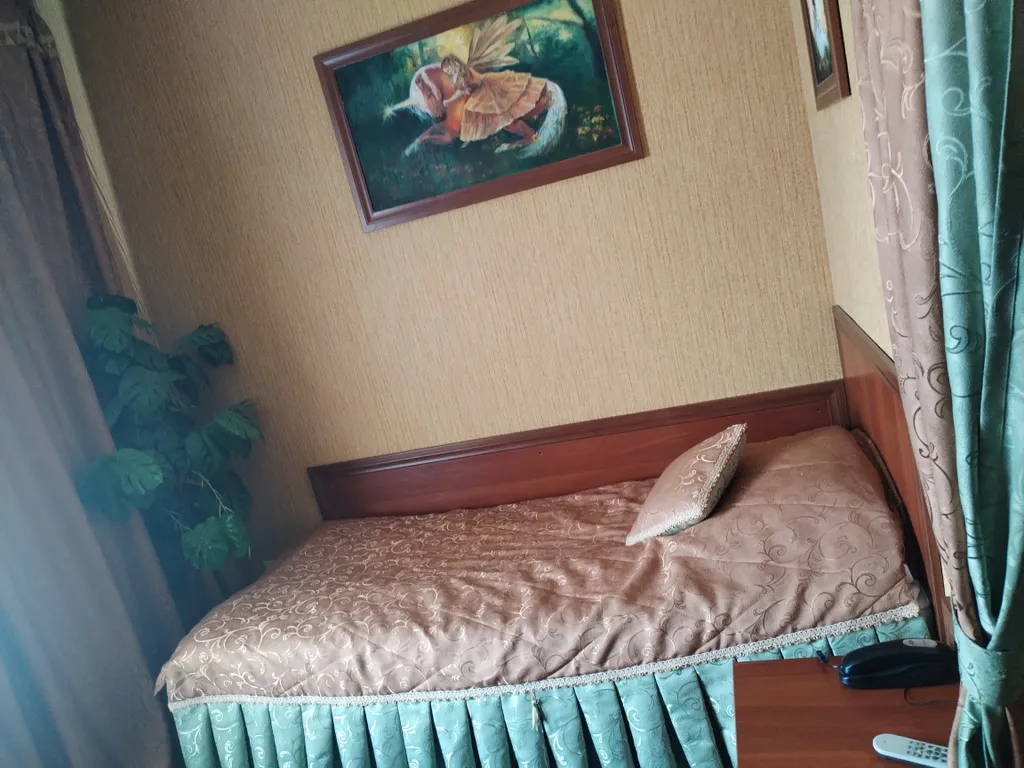 Одноместный номер, эсмеральд отель, поселок Малышева в 10 км от асбеста