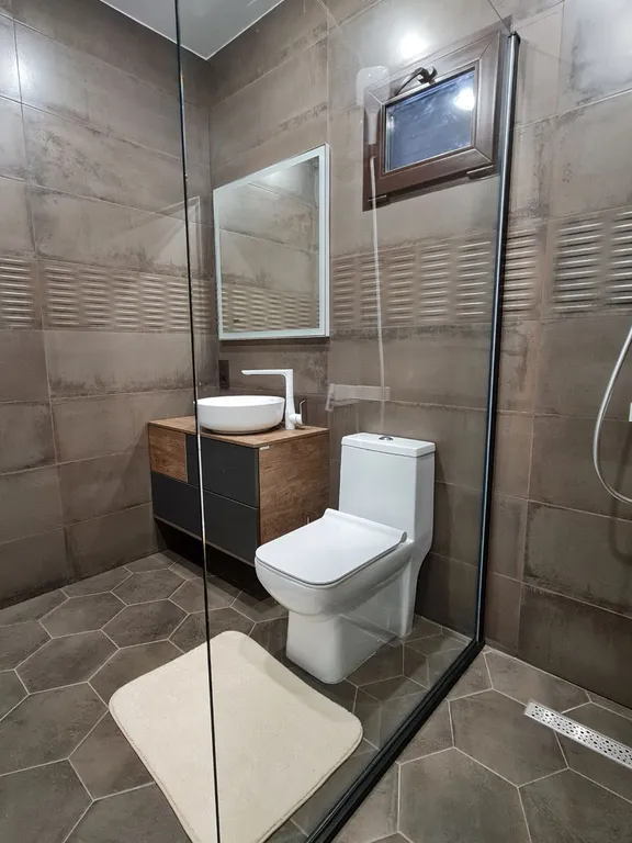 Уютный загородный дом с панорамным окнами